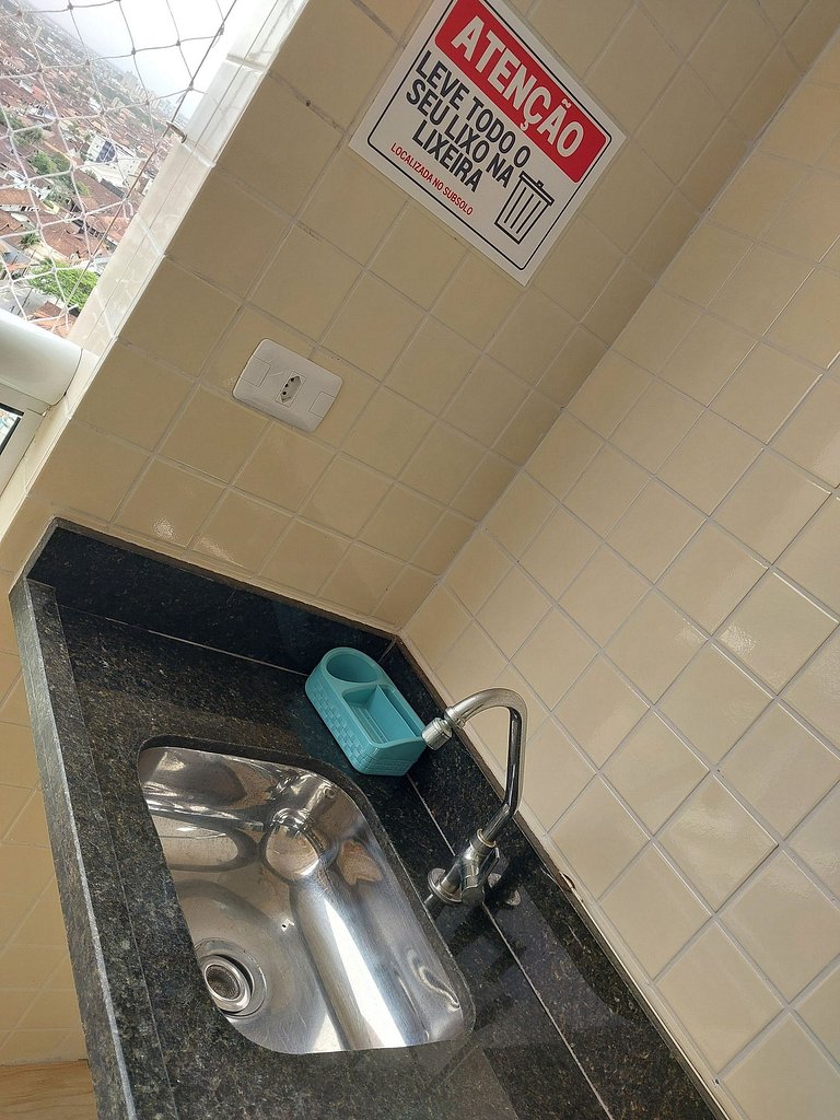 Apartamento com suíte, varanda e vista para o mar