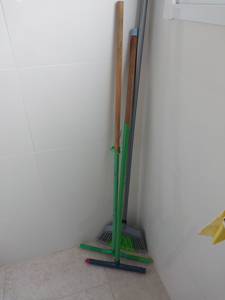 Apartamento com suíte, varanda e vista para o mar