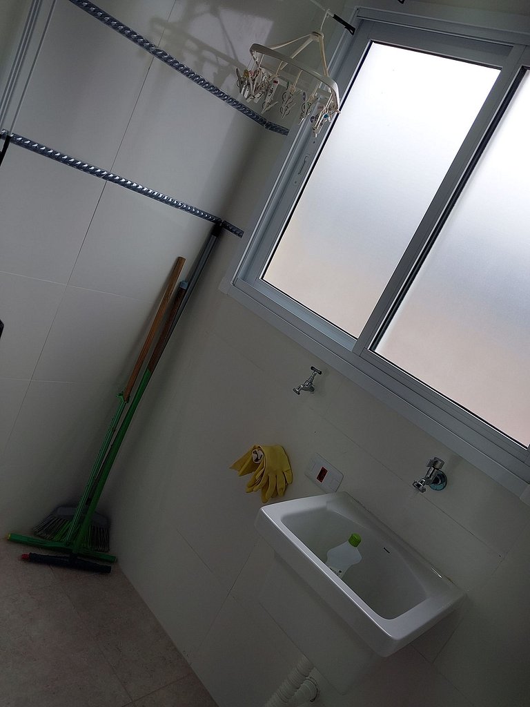 Apartamento com suíte, varanda e vista para o mar