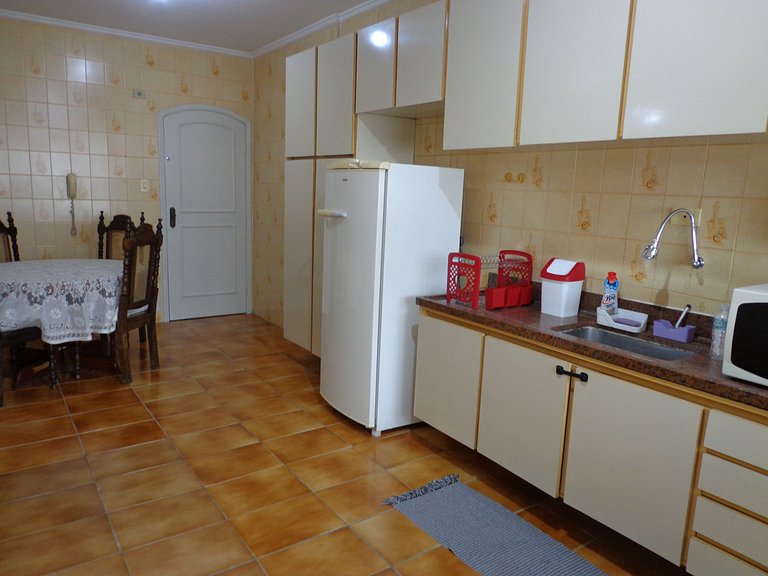 Beu apartamento de luxo à beira-mar