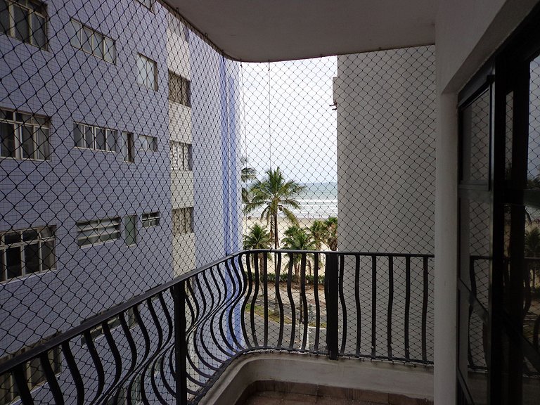 Beu apartamento de luxo à beira-mar