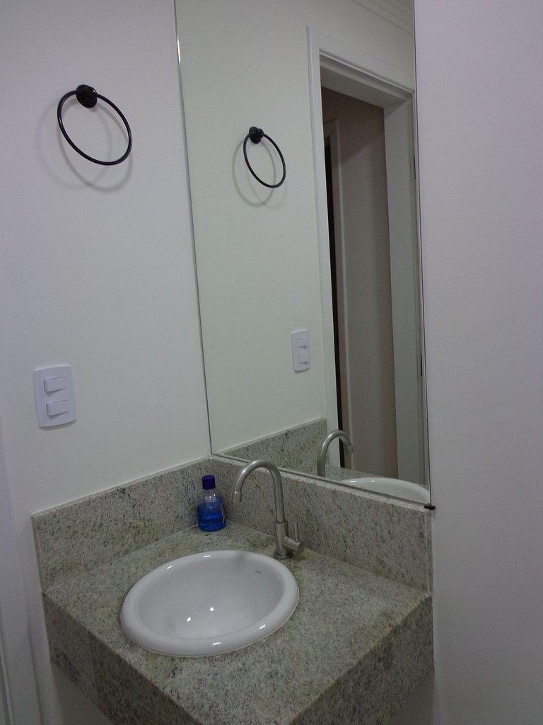 Apartamento incrível a apenas 50 metros da praia, com ar-con