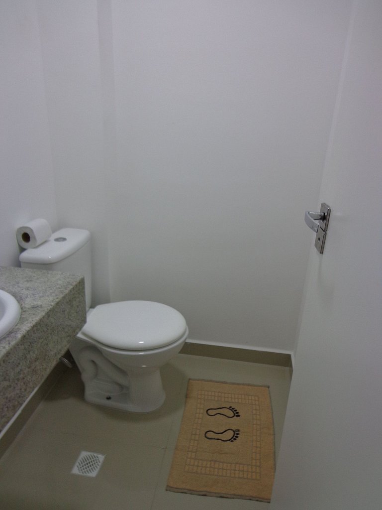 Apartamento incrível a apenas 50 metros da praia, com ar-con